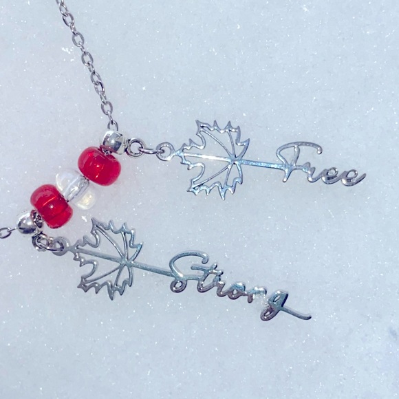 🇨🇦 Strong & Free Necklace 🇨🇦 - Picture 1 of 11